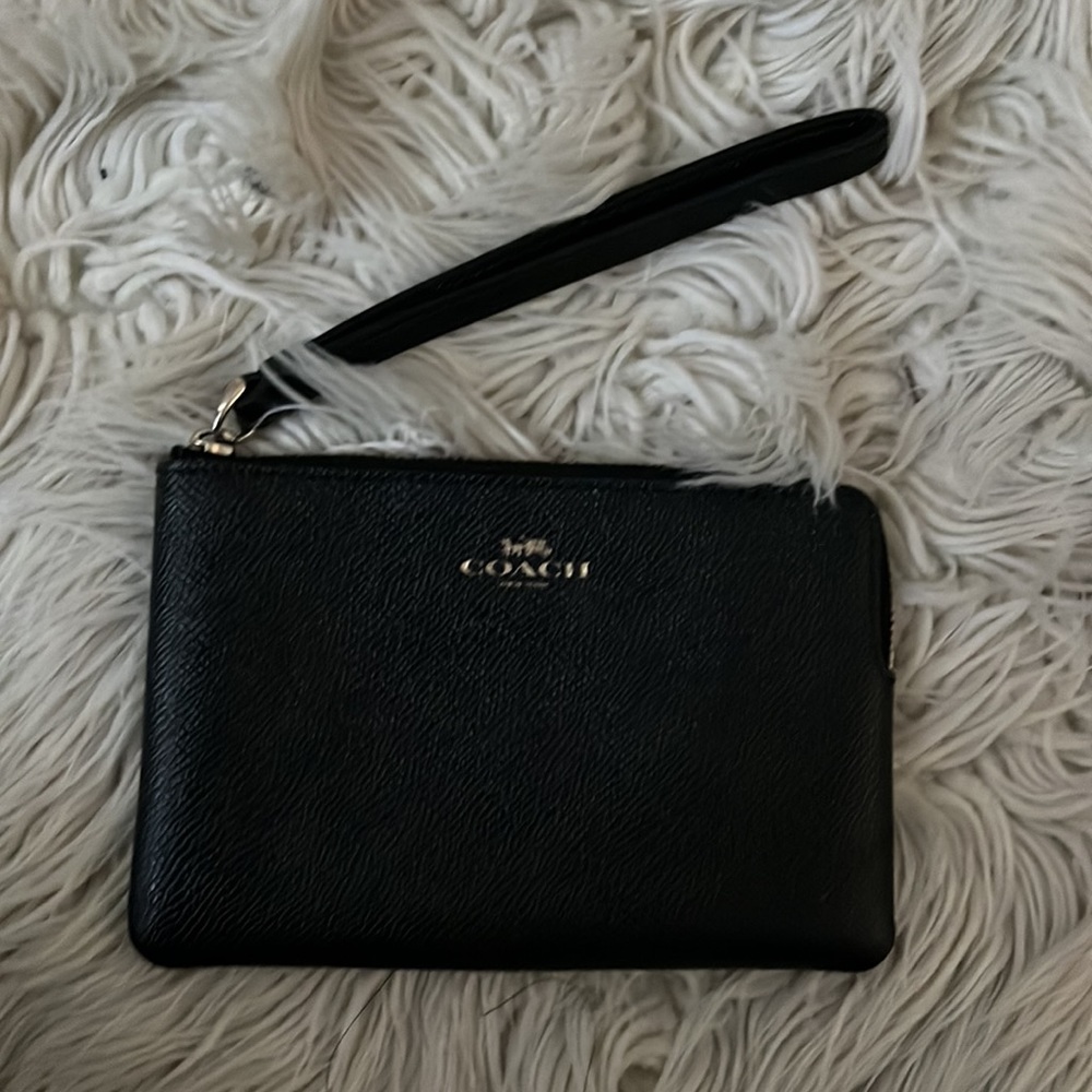 COACH Large Carryall with Wristlet and Strap EUC - Picture 2 of 8